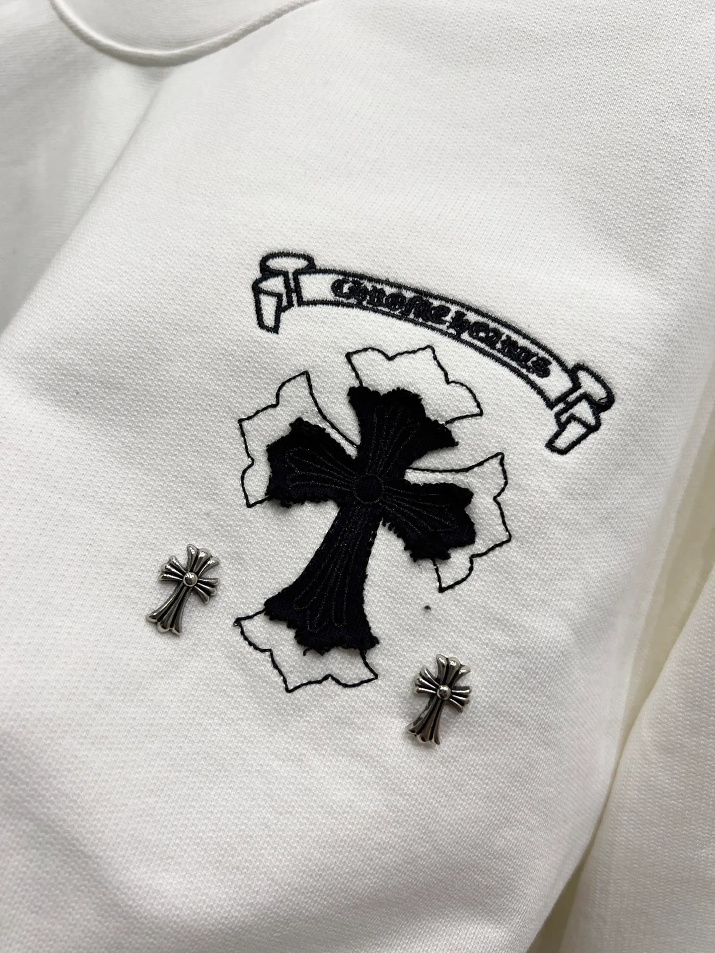 🅿️310 CH Cro 2025 autumn and winter new style, customized 430g double yarn plain fabric, round neck long-sleeved sweatshirt, cross three-dimensional embroidery technology + cross patch hardware, the real thing is great🔥Same style for men and women, loose version, size S M L XL XXL five sizes black white